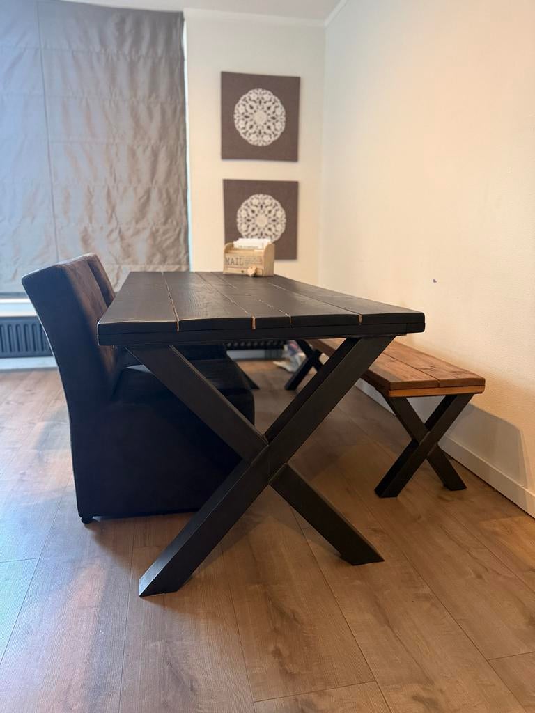 Industriële eettafel + bankje | Stalen X-poten |  Hout staal, Ophalen, Gebruikt, 50 tot 100 cm, Industrieel zwart hout
