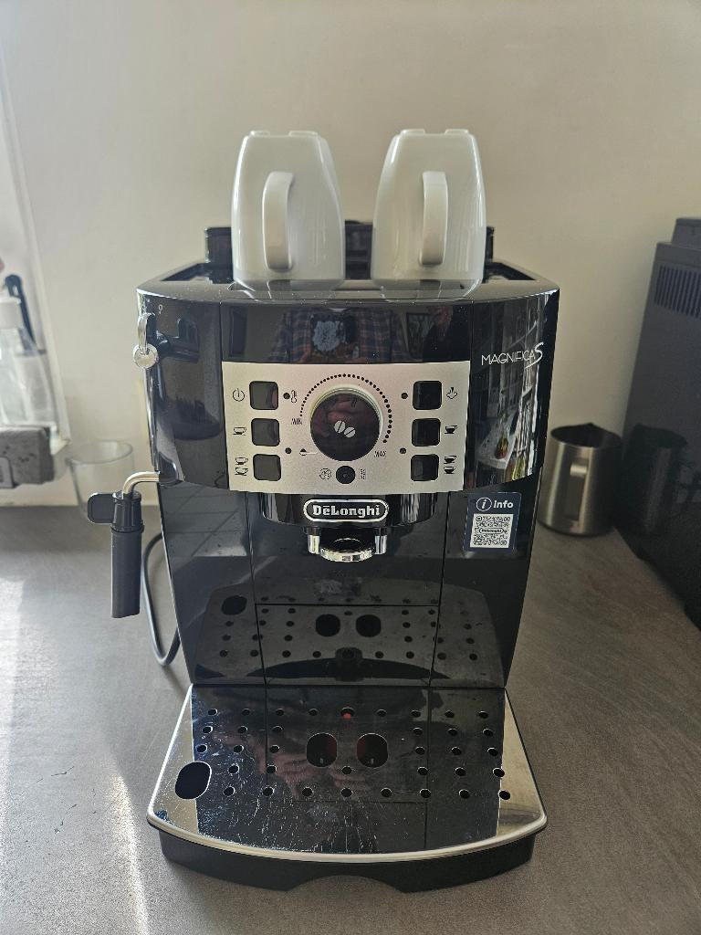 De'Longhi Magnifica S, volautomatische koffiemachine, Witgoed en Apparatuur, Koffiezetapparaten, Ophalen, Koffiemachine, Zo goed als nieuw
