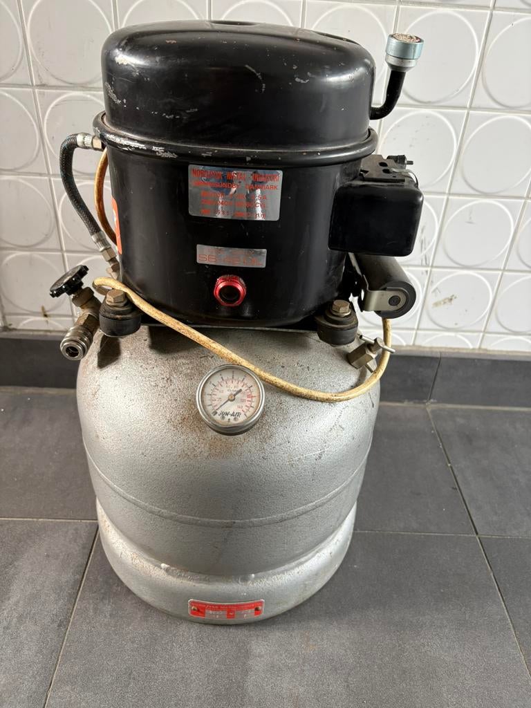 Jun air, Doe-het-zelf en Verbouw, Compressors, Minder dan 25 liter, Ophalen of Verzenden, Zo goed als nieuw, Minder dan 200 liter/min