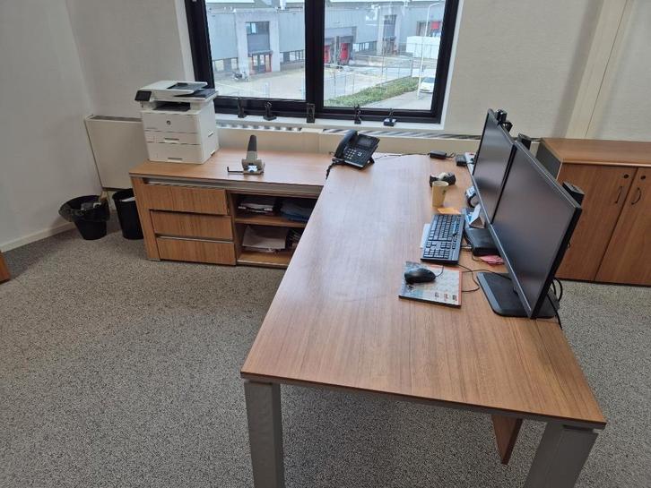 Directiebureau, Huis en Inrichting, Bureaus, Zo goed als nieuw, Bureau, Ophalen