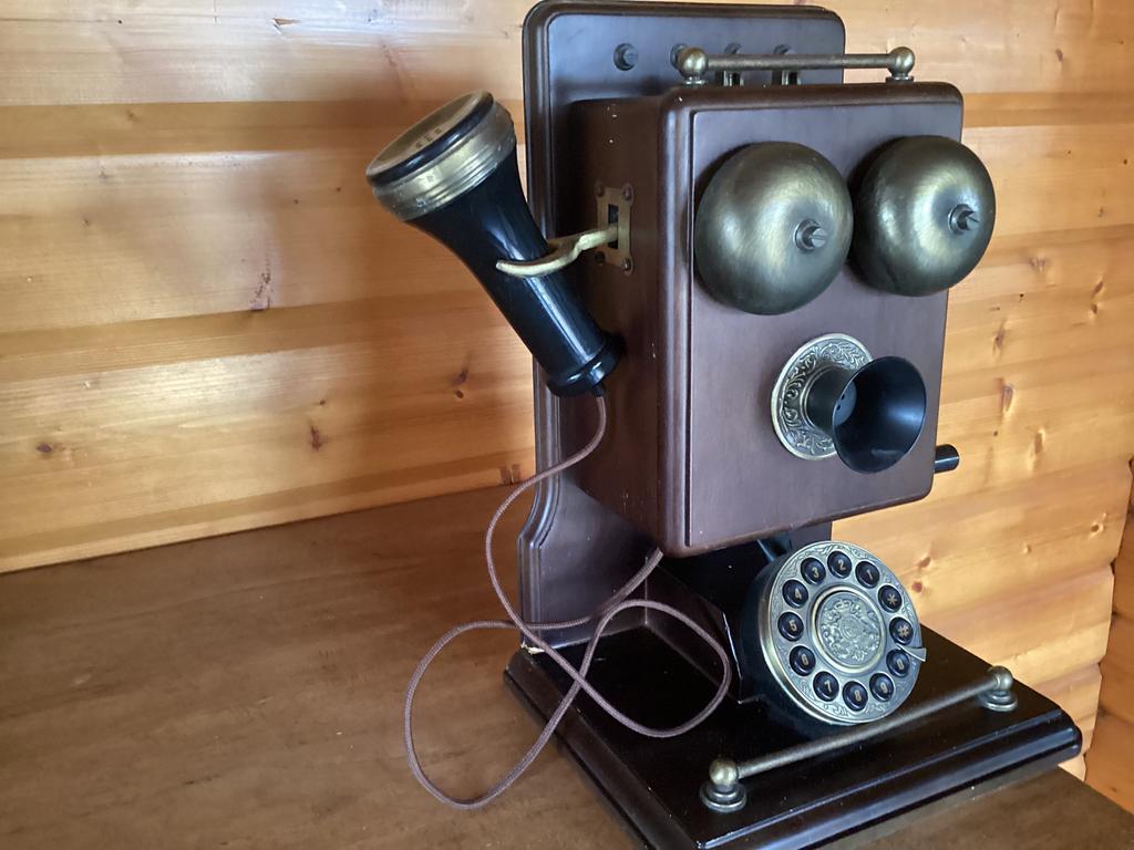 Antieke wand telefoon., Ophalen of Verzenden, Gebruikt, Met draaischijf