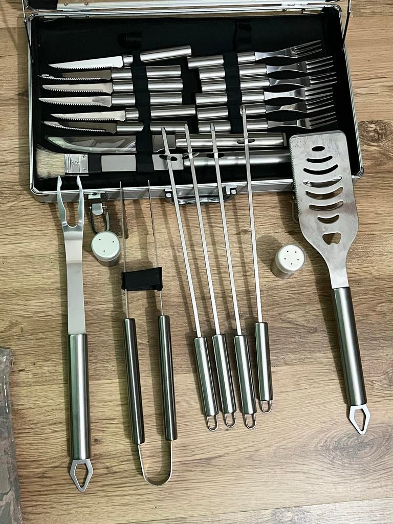 Uitgebreide BBQ Bestekset in Koffer - RVS, Ophalen of Verzenden, Zo goed als nieuw