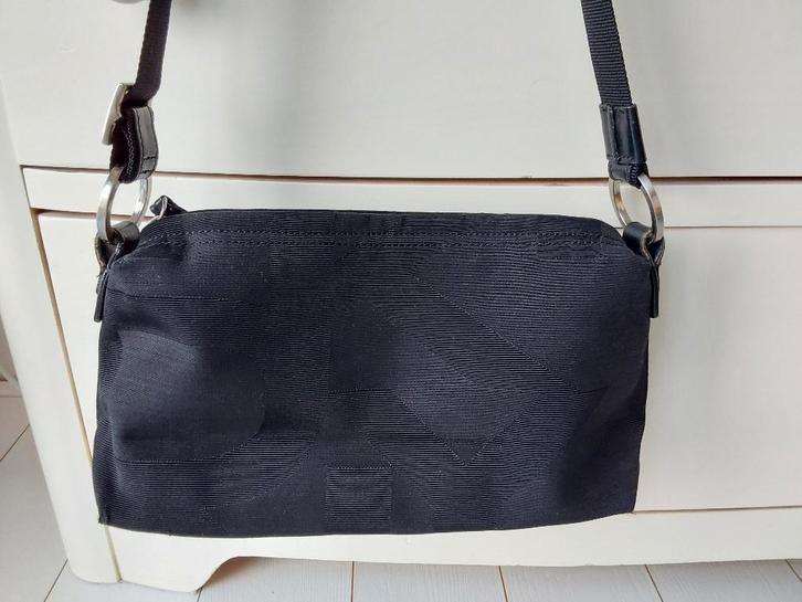 DKNY zwarte schoudertas y2k, Sieraden, Tassen en Uiterlijk, Tassen | Schoudertassen, Gebruikt, Overige merken, Zwart, Leer, Verzenden