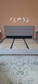 Tweepersoonsbed lichtgrijze stof met donkere poten, Huis en Inrichting, Slaapkamer | Bedden, Ophalen