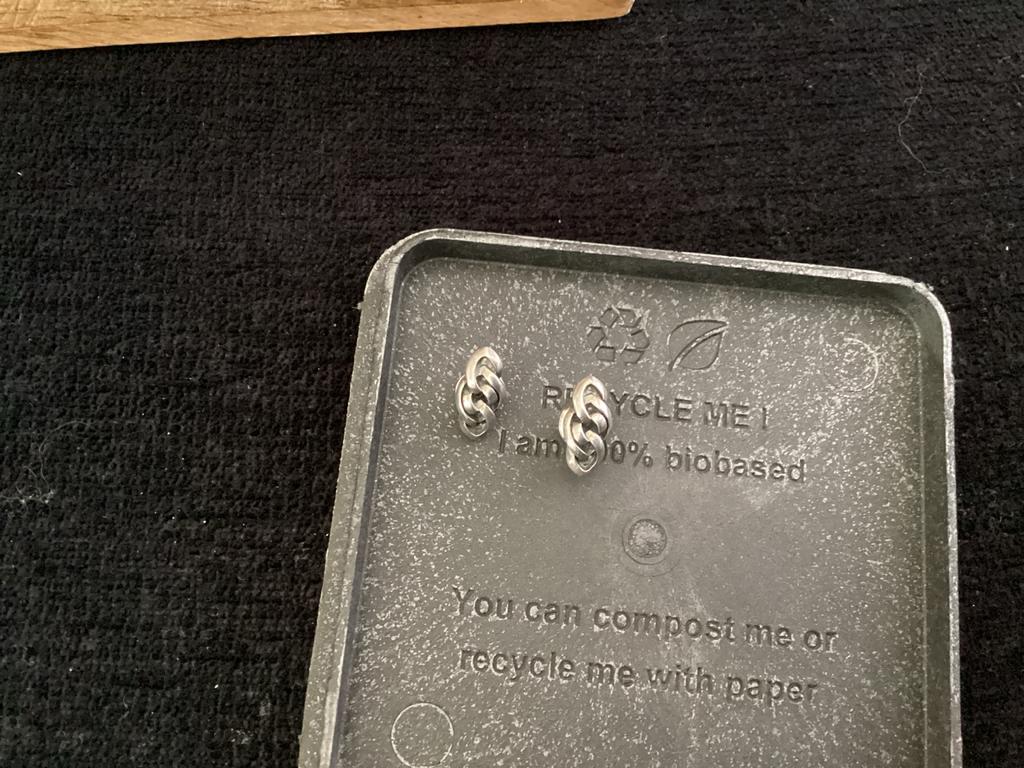 Buddha to Buddha oorstekers, Sieraden, Tassen en Uiterlijk, Oorbellen, Ophalen of Verzenden, Zo goed als nieuw, Zilver, Knopjes of Stekers