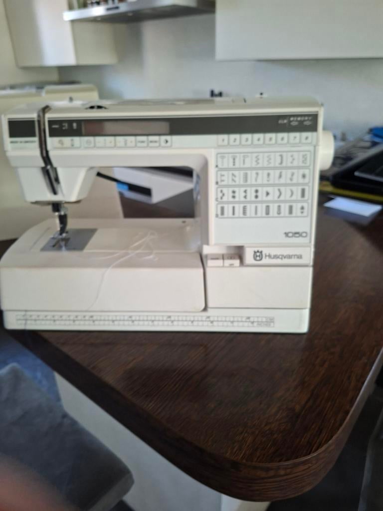 Husqvarna 150. Gebruiksaanwijzing op internet., Ophalen of Verzenden, Gebruikt, Naaimachine, Overige merken