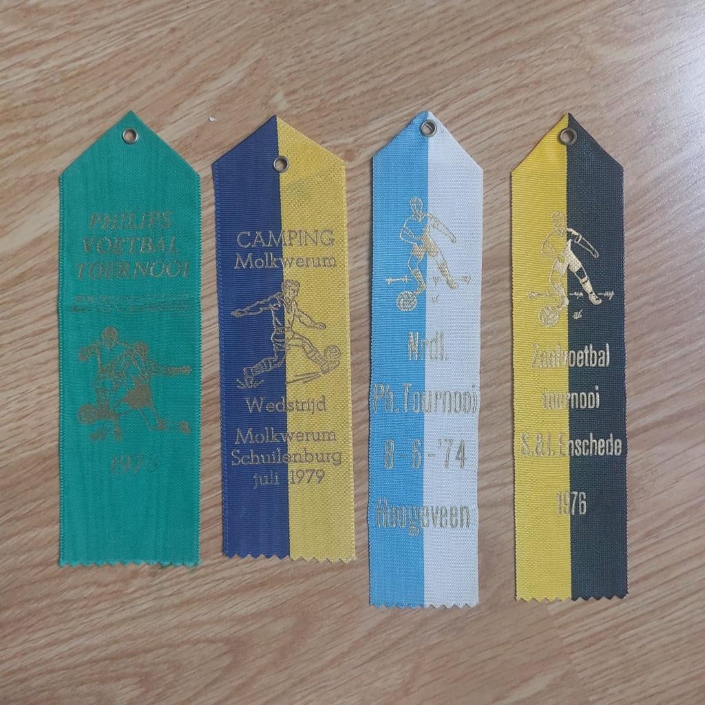 4xOude voetbal vaantjes van 1974,1976,1978,1979=7,50euro, Ophalen of Verzenden, Gebruikt, Ajax, Boek of Tijdschrift
