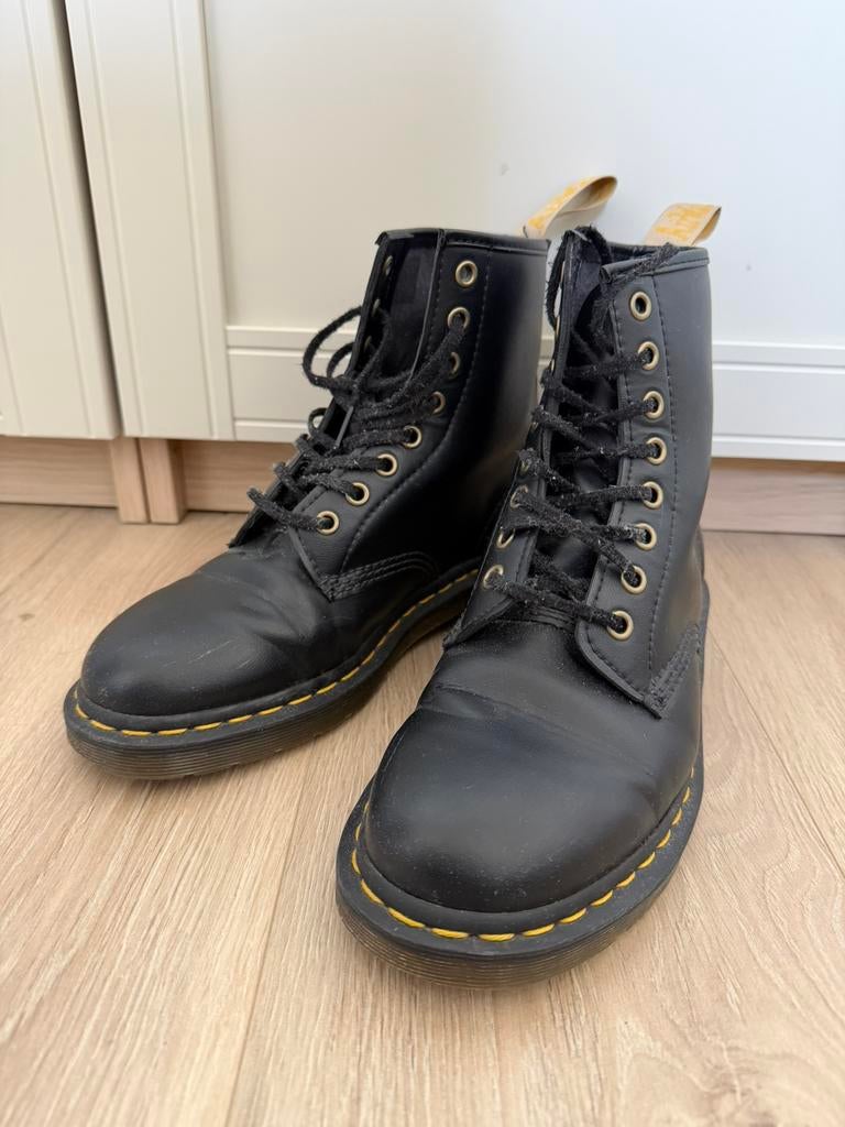 Dr Martens Vegan 40, Zwart, Overige typen, Ophalen of Verzenden, Gedragen