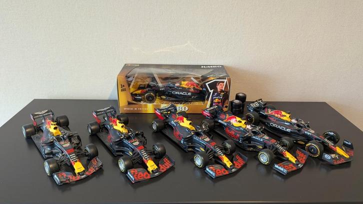 Bburago Red Bull Racing F1 modellen max verstappen, Hobby en Vrije tijd, Modelauto's | 1:24, Zo goed als nieuw, Auto, Bburago
