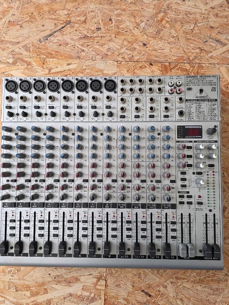 Behringer Eurorack UB2222FX-Pro, Ophalen, Gebruikt, 10 tot 20 kanalen, Microfooningang