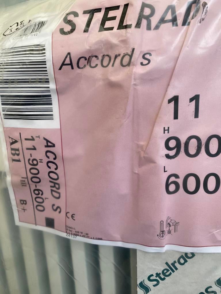 Stelrad accord radiator, Ophalen, 4 tot 8 cm, Steenwol, Zo goed als nieuw