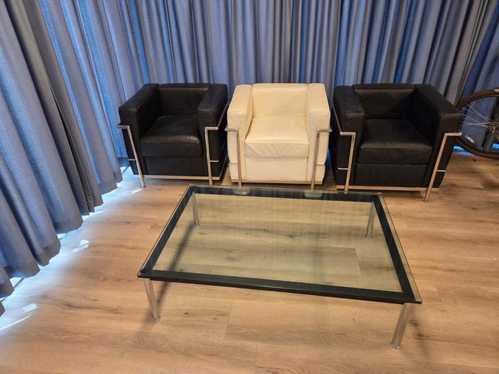Le Corbusier LC2 Fauteuil (1x) en LC10 Salontafel, Huis en Inrichting, Fauteuils, Ophalen