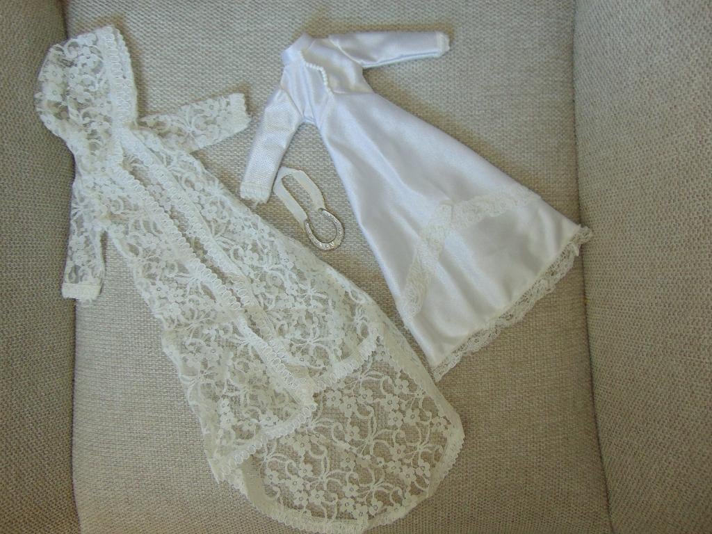 Barbie Sindy bruidsjurk met  Cape en accessoires, Ophalen of Verzenden, Gebruikt, Kleertjes