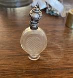 Antieke parfumfles met zilveren dop, Antiek en Kunst, Ophalen of Verzenden