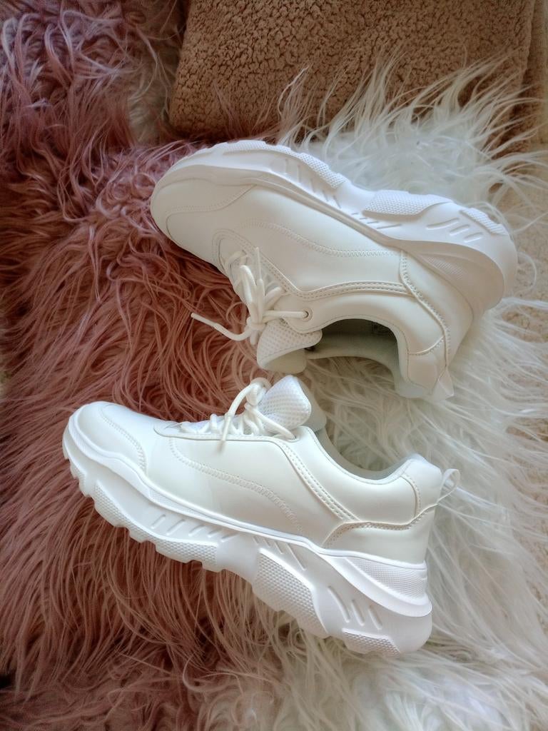 Sneakers kleur wit, maat 39 xl Nieuw, Kleding | Dames, Grote Maten, Ophalen of Verzenden, Nieuw, Wit, Shirt of Top