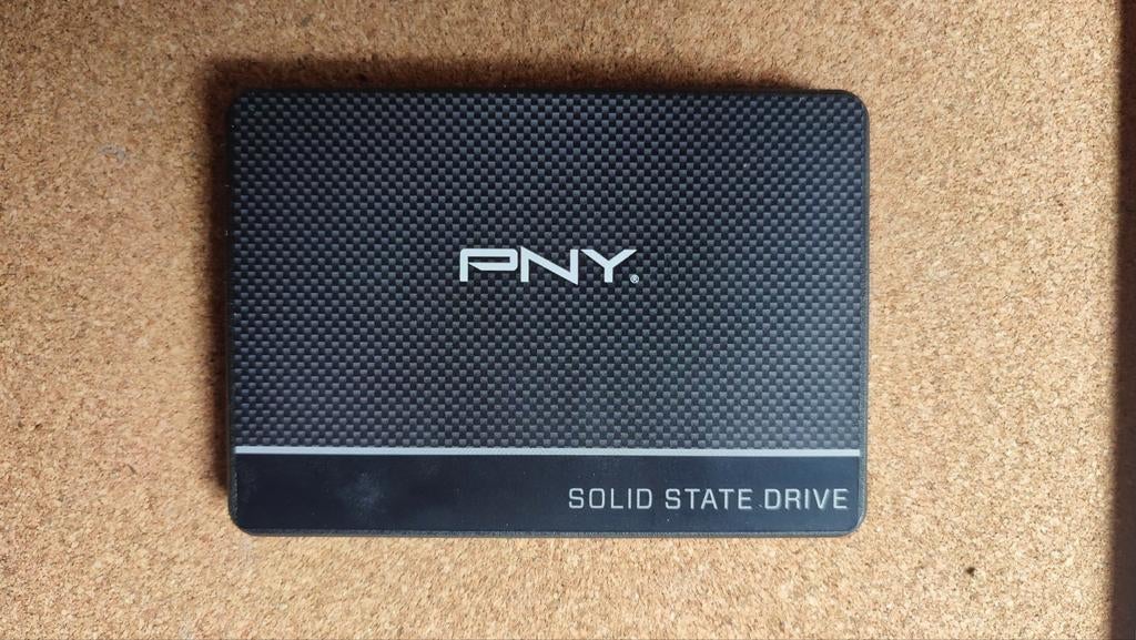 2x SATA SSD 250 GB 6GB/s l PNY & Crucial, Intern, Gebruikt, Ophalen of Verzenden, Desktop