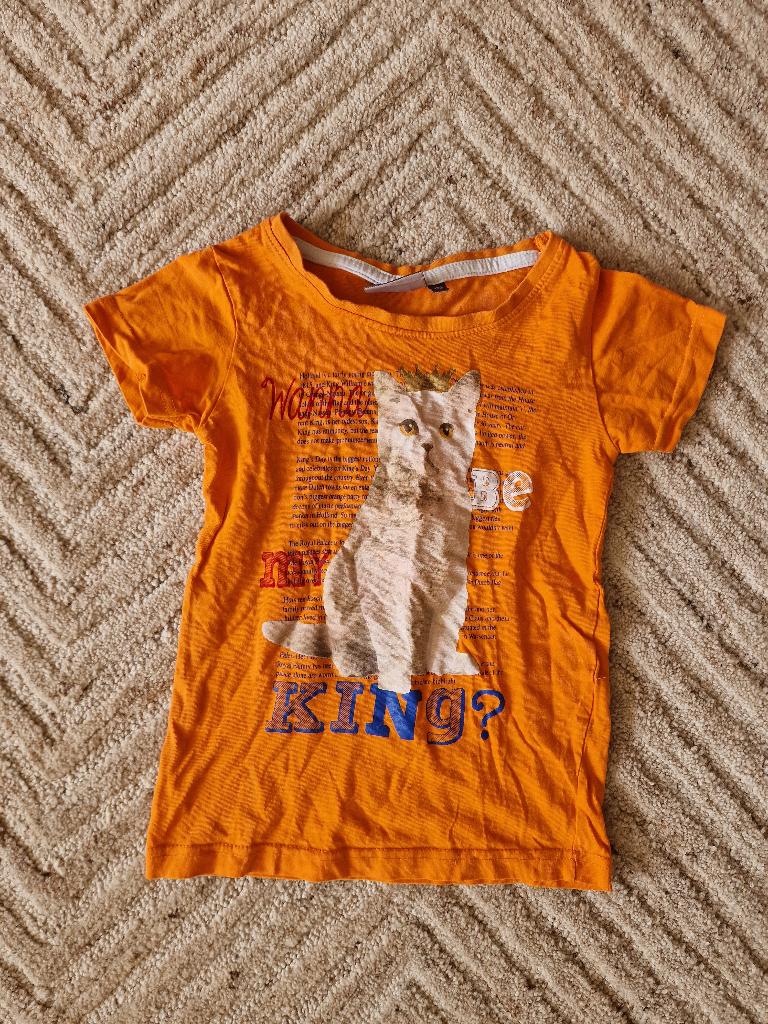 Oranje shirtje maat 128 leuk op koningsdag of met voetbal, Ophalen of Verzenden, Gebruikt, Jongen of Meisje, Shirt of Longsleeve