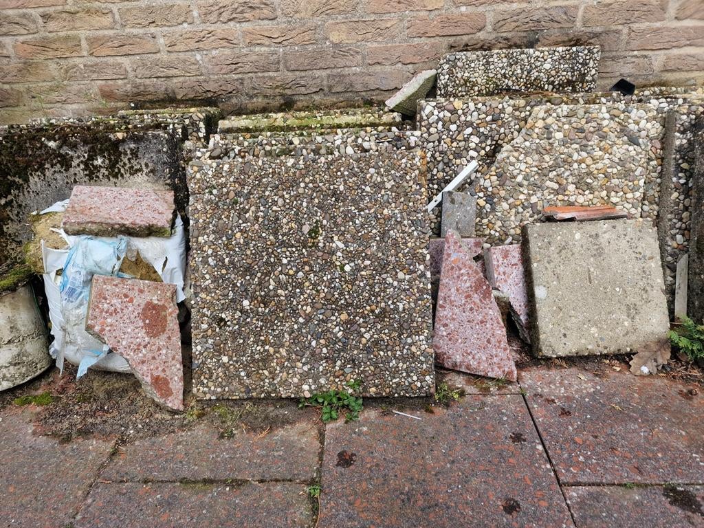 Gratis ongeveer 30 stuks grindtegels, Ophalen, Gebruikt, Klinkers, Minder dan 5 m²