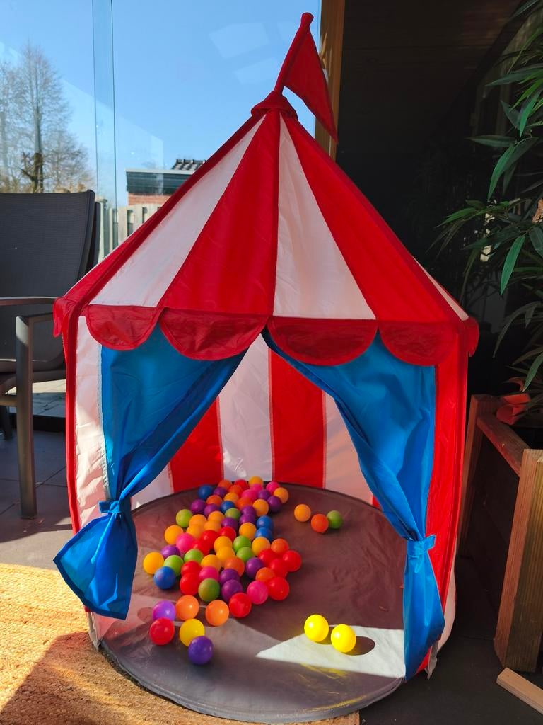 Speeltent inclusief ballen, Ophalen, Zo goed als nieuw