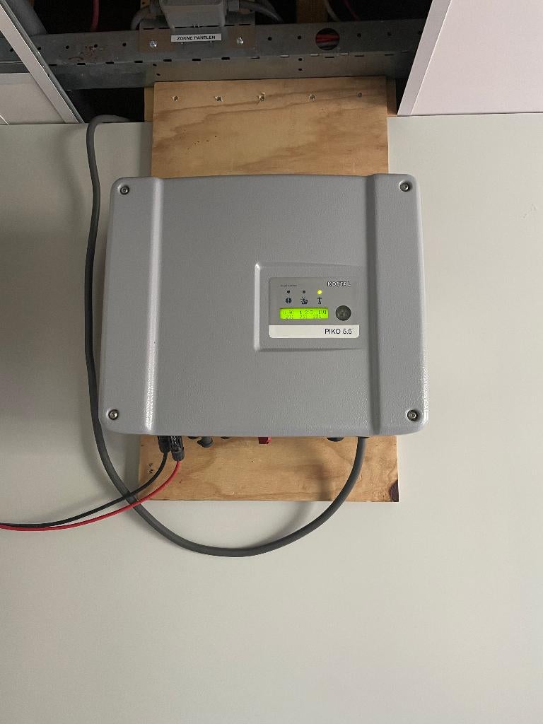 zonnepanelen en omvormer, Doe-het-zelf en Verbouw, Ophalen, Gebruikt, Compleet systeem, 200 wattpiek of meer