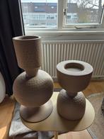 2 kandelaars taupe kleur, Ophalen of Verzenden, Zo goed als nieuw, Overige materialen, 25 tot 50 cm