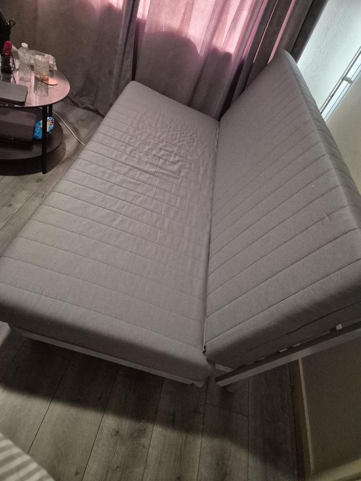 IKEA slaapbank met matras en matrashoes, Huis en Inrichting, Slaapkamer | Slaapbanken, Zo goed als nieuw, 140 cm, Tweepersoons