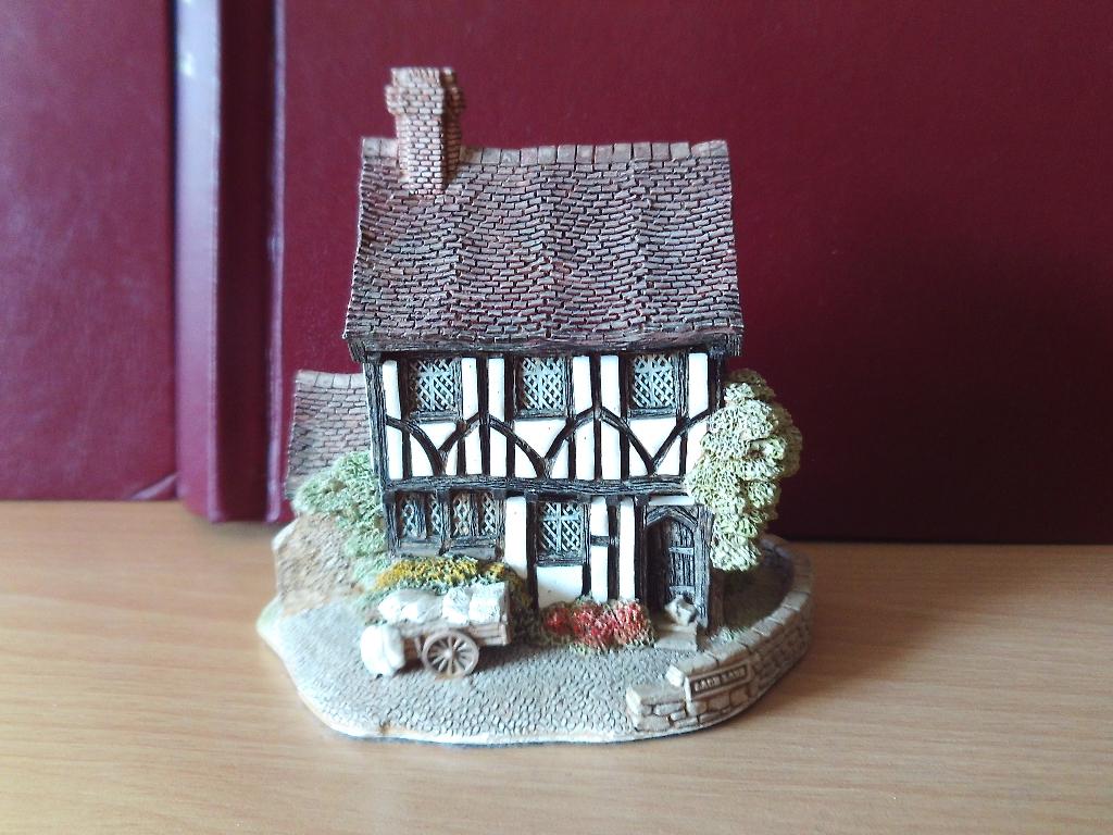 Lilliput Lane -* Lace Lane, Ophalen of Verzenden, Zo goed als nieuw, Overige typen