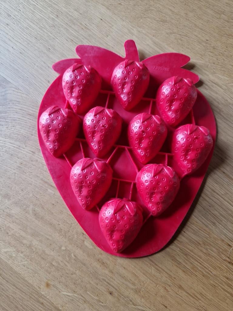 IJSBLOKJES MAKER 🍓 AARDBEI DECOR, Ophalen of Verzenden, Nieuw