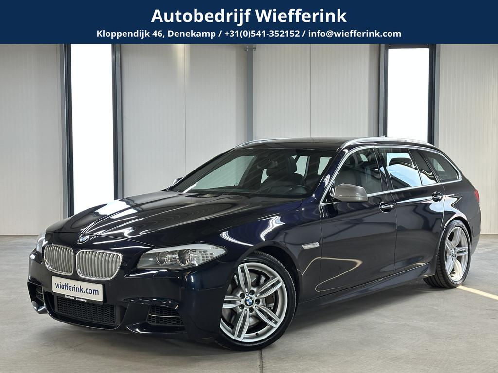 BMW 5 Serie Touring M550xd 381pk | Pano | Head-up | Trekhaak, Auto's, Automaat, 12 maanden, Gebruikt, 2993 cc