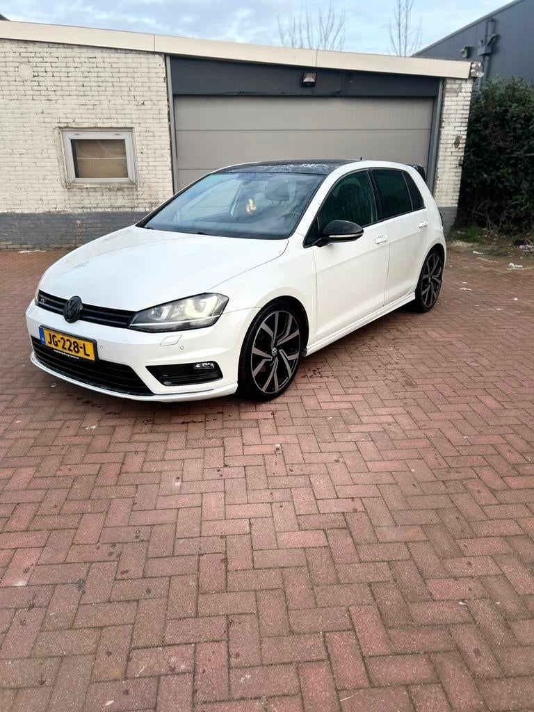 Volkswagen Golf 1.4 TSI 110KW 5D DSG 2015 Wit 3x R line, Auto's, Volkswagen, 4 cilinders, Wit, 1395 cc, 1216 kg