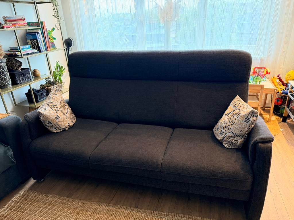 Donkergrijs, Huis en Inrichting, Banken | Bankstellen, Gebruikt, Driepersoons, Ophalen of Verzenden, Rechte bank