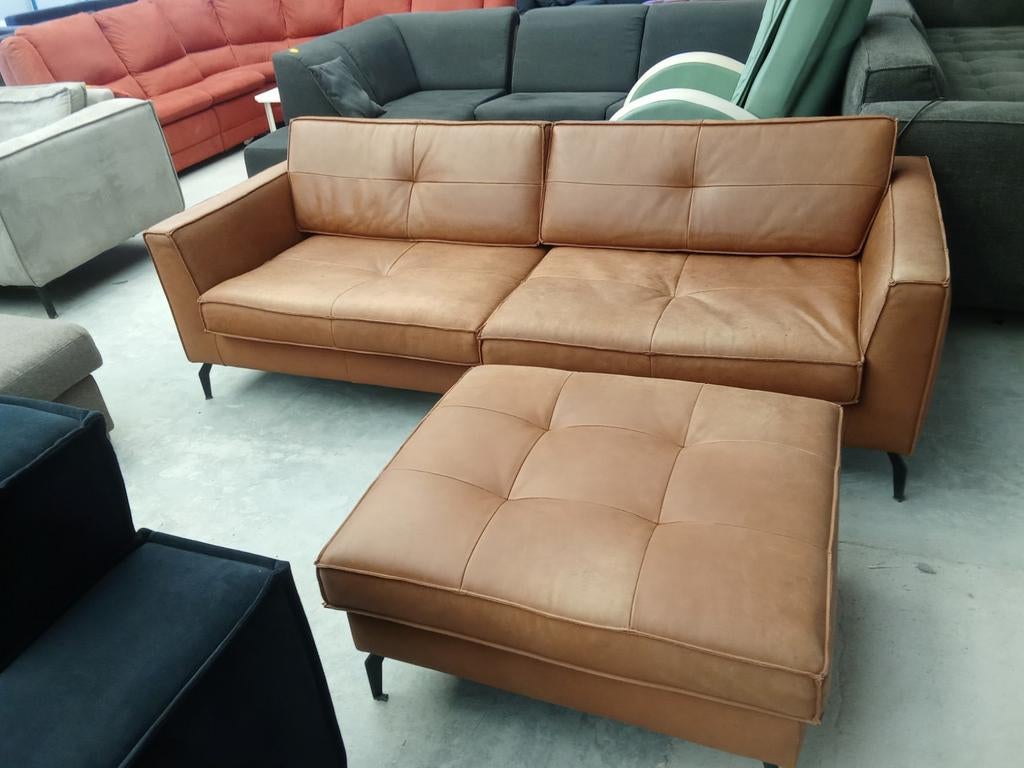 Cognac bank 210cm + extra poef nu €200,- setprijs, Huis en Inrichting, Fauteuils, ., Ophalen of Verzenden, Zo goed als nieuw, .