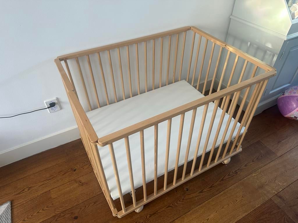 Petit Amelie babybox ‘Tigre’ (wieltjes & verstelbare bodem), Ophalen, Zo goed als nieuw, Rechthoekig, In hoogte verstelbaar