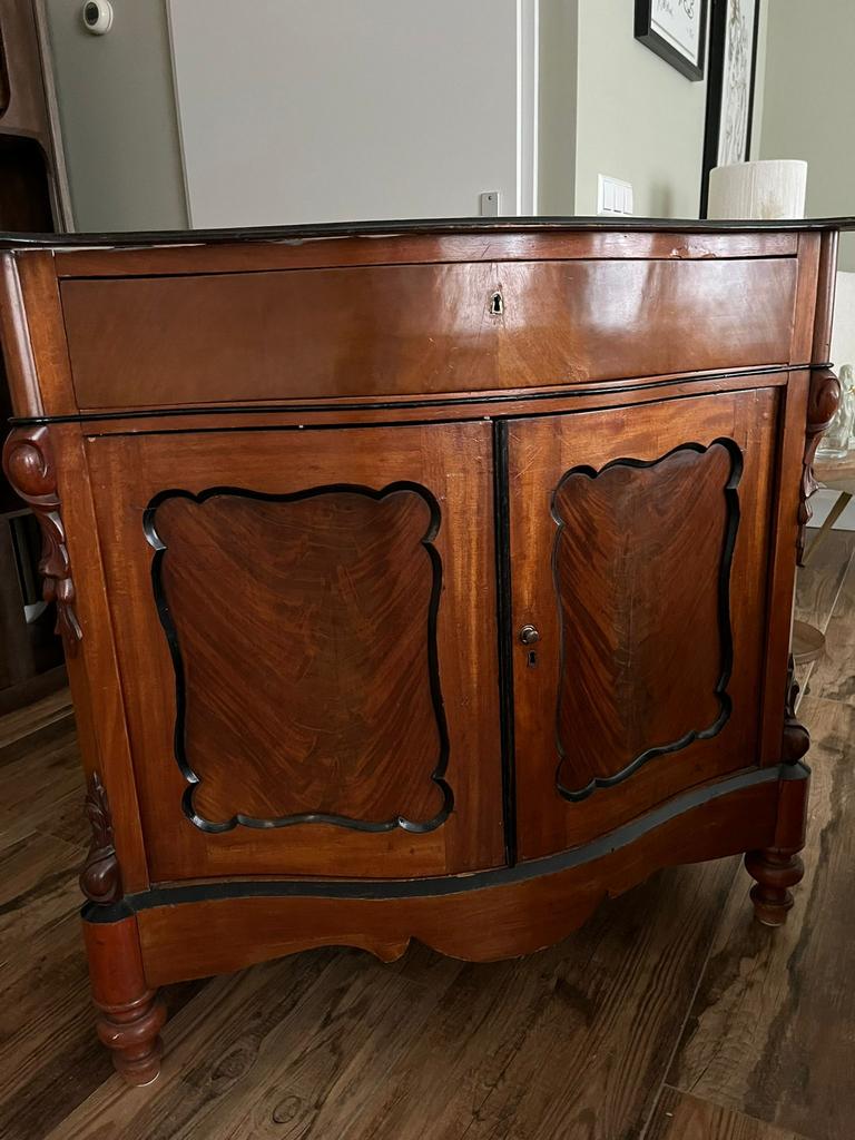 Antiek houten kast, antieke buikkast, Ophalen