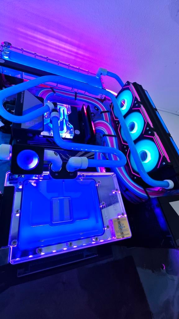 Custom Gaming PC RTX 4090 i9 ddr5 8tb ssd epoxy wall-mount, 64 GB of meer, Gaming, SSD, 4 Ghz of meer