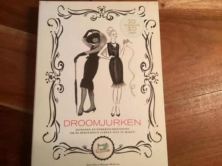 Droomjurken: Patronen en Werkbeschrijvingen, Hobby en Vrije tijd, Kledingpatronen, Gebruikt, Overige typen, Vrouw, Overige merken