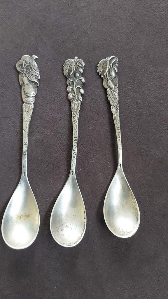 3 Antieke Zilveren Lepels H. Hooijkaas - Peer & Aardbei, Antiek en Kunst, Antiek | Bestek, Ophalen of Verzenden
