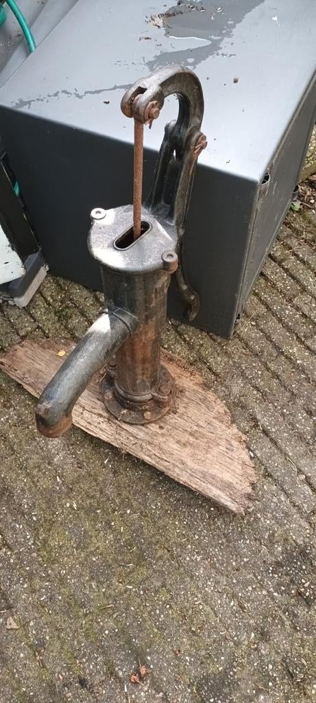 Antieke gietijzeren handpomp, Ophalen of Verzenden, Gebruikt, Handmatig, Bronpomp
