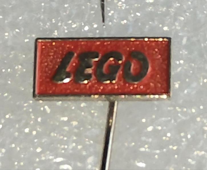 Vintage LEGO Speldje  - Rood Logo, Verzamelen, Speldjes, Pins en Buttons, Gebruikt, Speldje of Pin, Overige onderwerpen, Ophalen of Verzenden