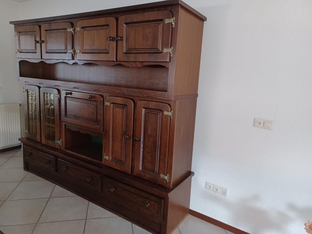 Eikenhouten kast, Ophalen