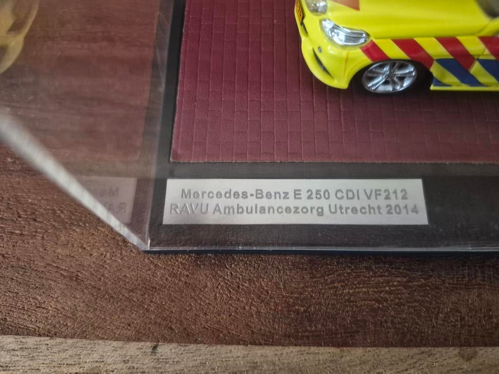 RAVU Ambulance Mercedes Benz E 250 CDI, Ophalen, Nieuw, Auto