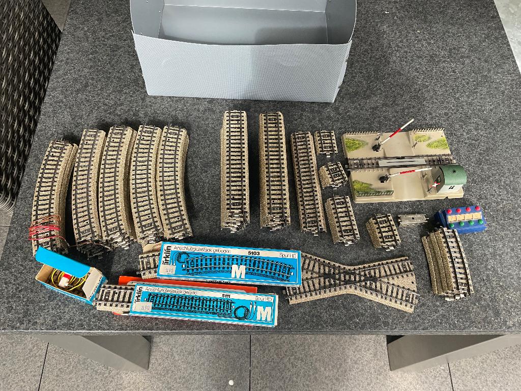 Märklin. Rail en trafo, Hobby en Vrije tijd, Modeltreinen | H0, Wisselstroom, Rails, Ophalen of Verzenden, Zo goed als nieuw