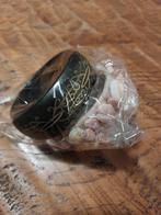 2 Nieuwe Armbanden: Hout & Schelpen, Ophalen of Verzenden, Nieuw, Bruin