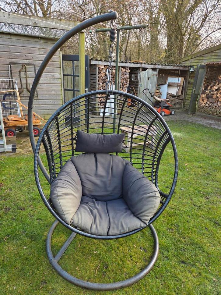 Egg hangstoel - Zeer nette stoel, Tuin en Terras, Tuinstoelen, Zo goed als nieuw, Metaal, Ophalen