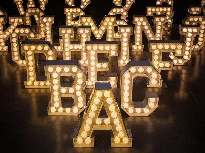 NIEUWE SELETTI Vegaz Metalen letter met led lampen, Nieuw, Ophalen of Verzenden, Wit, Seletti