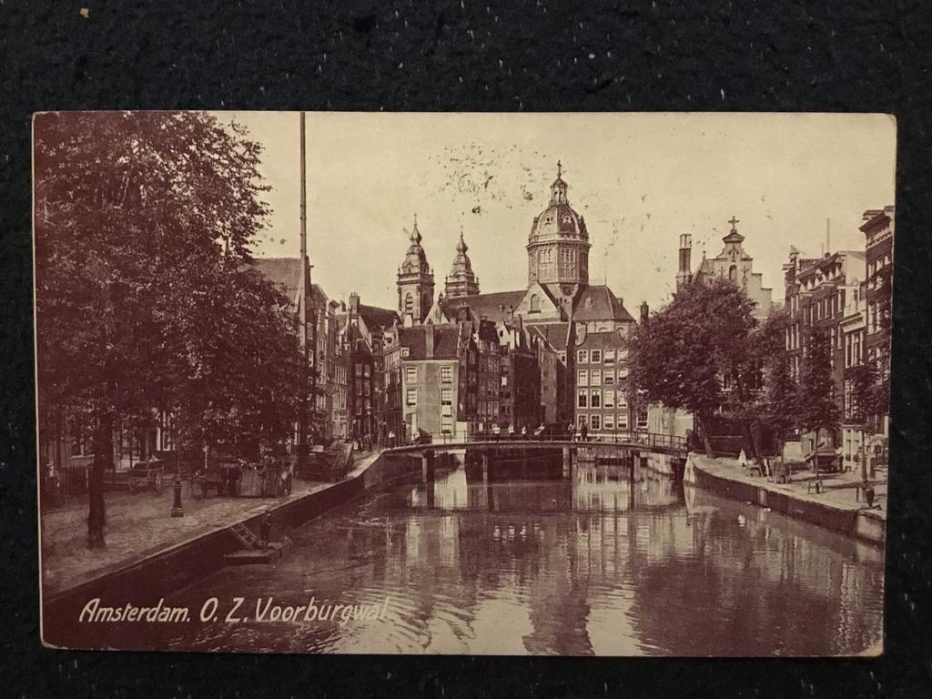 Antieke briefkaart Amsterdam O.Z. Voorburgwal, Verzamelen, Ansichtkaarten | Nederland, Ophalen of Verzenden, Voor 1920, Gelopen