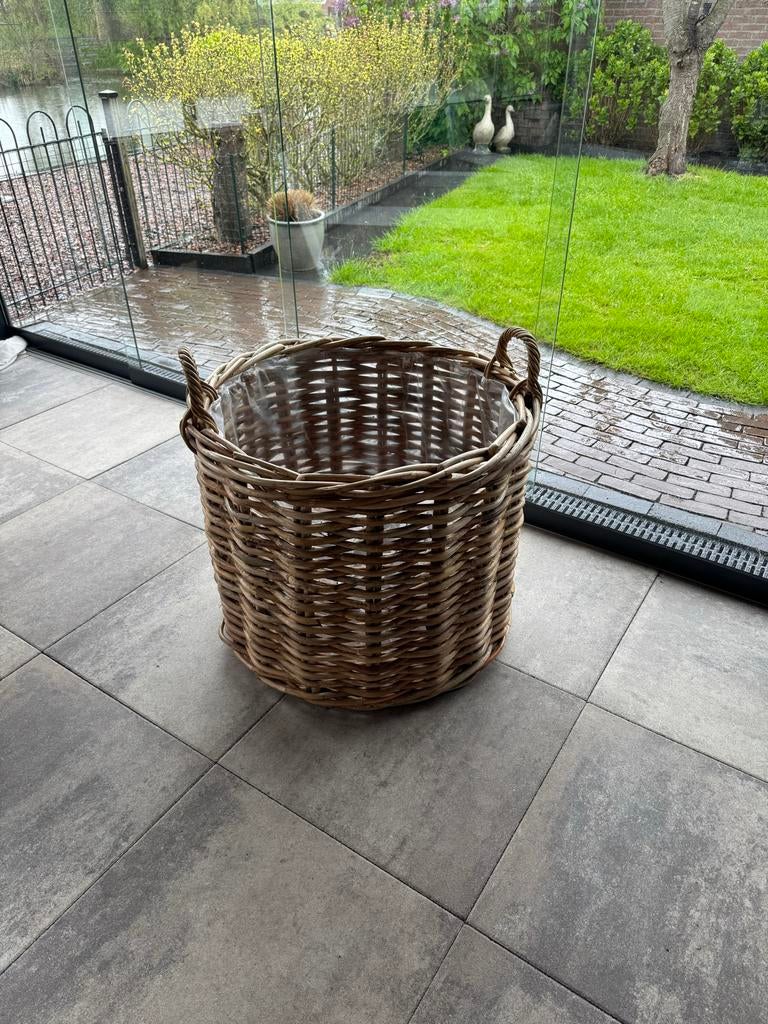 Grote rieten mand voor haardhout of decoratie, Minder dan 3 m³, Ophalen