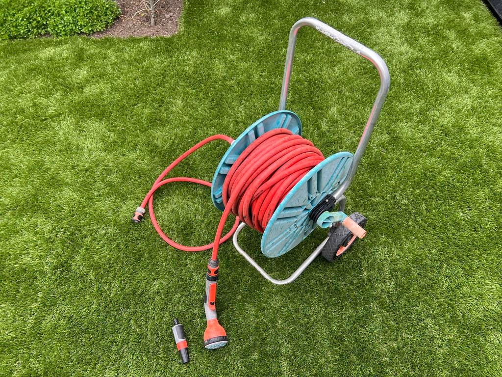 Gardena slanghaspel met twee spuitstukken, Tuin en Terras, Tuinslangen, Ophalen, Gebruikt, Tuinslanghaspel