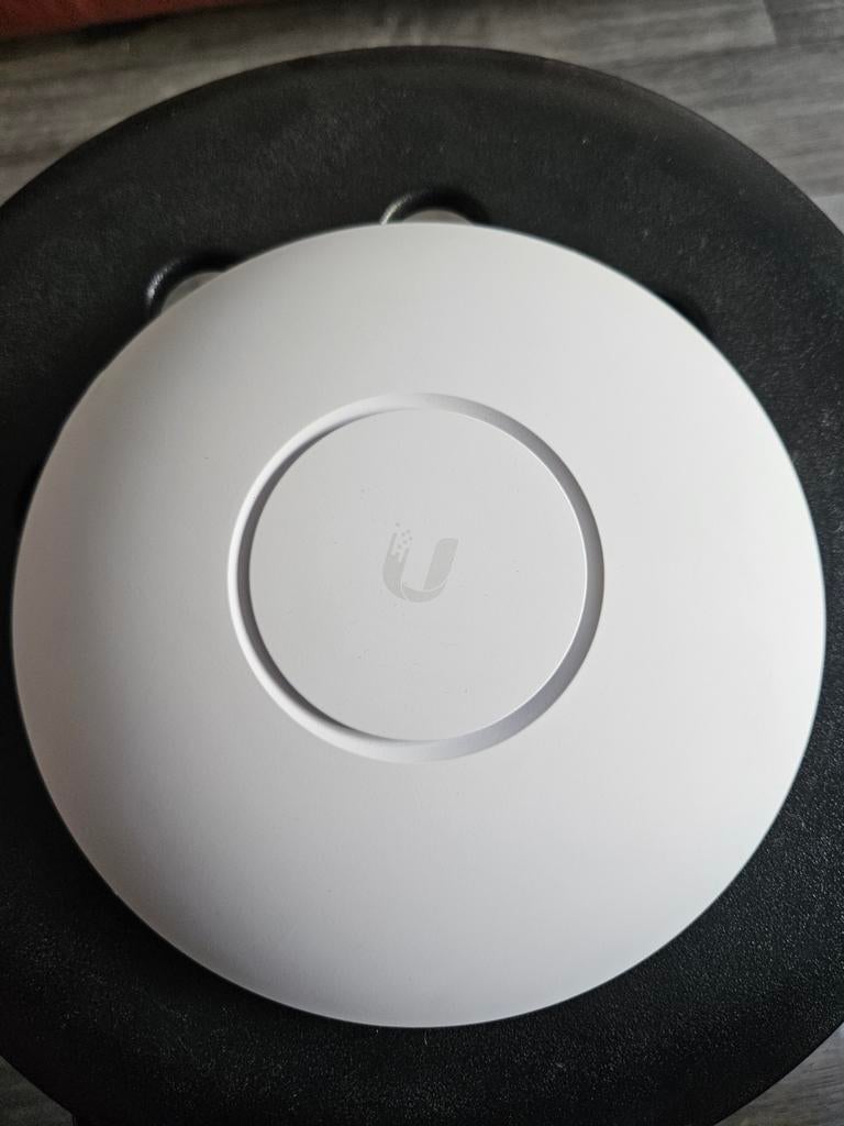 Ubiquiti UniFi UAP-AC-PRO Access Point, Computers en Software, Accesspoints, Zo goed als nieuw, Ophalen of Verzenden