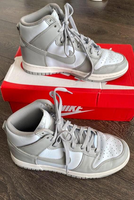 W Nike Dunk High, Ophalen of Verzenden, Zo goed als nieuw, Schoenen